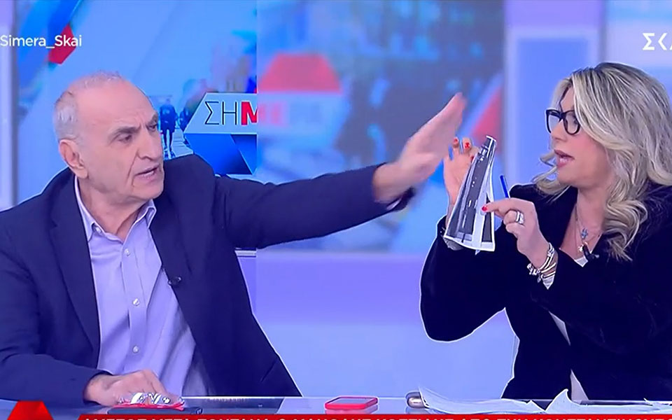 ν-δ-ακραία-σεξιστική-επίθεση-βαρεμένο-562258975