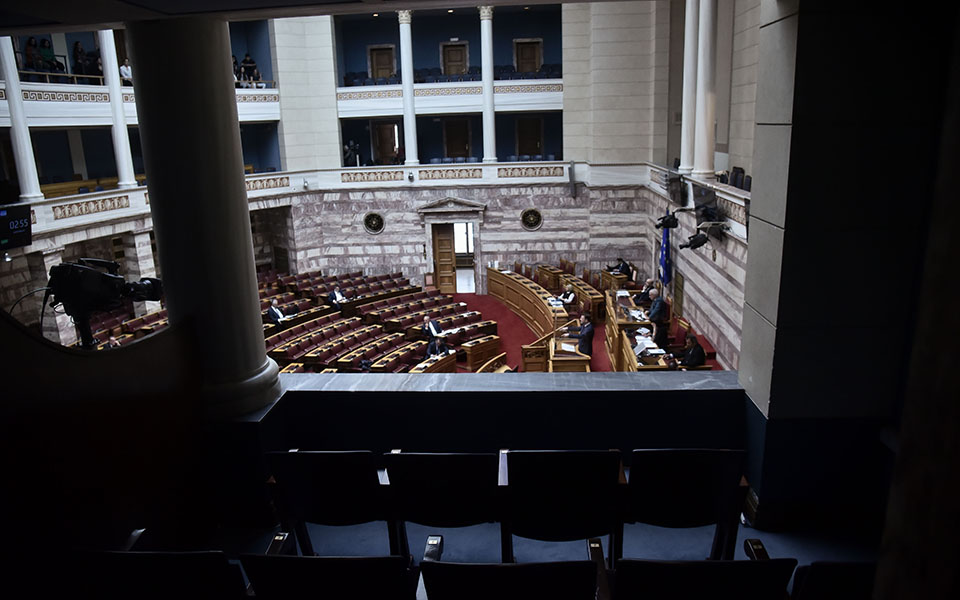 βουλή-νέα-αντιπαράθεση-για-την-αποχή-τ-562257277