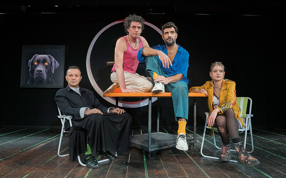 η-μοναξιά-της-δύσης-ανεβάζοντας-μακ-562291939