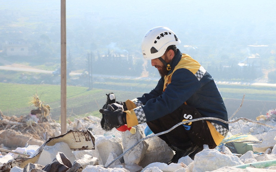 αντιδρούν-τα-λευκά-κράνη-στην-πρόσβασ-562277587