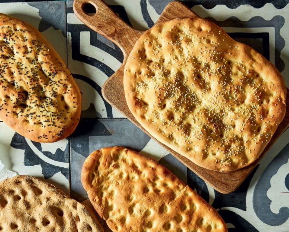 αυθεντική-άζυμη-λαγάνα-μοναστηριακή-562287397