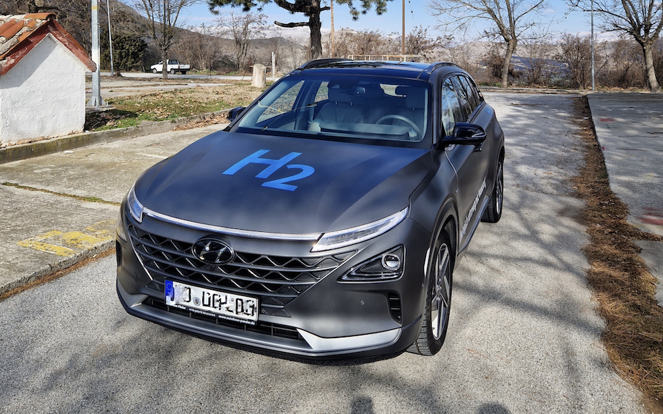 καθαρό-νερό-αντί-για-καυσαέριο-για-π-562265026