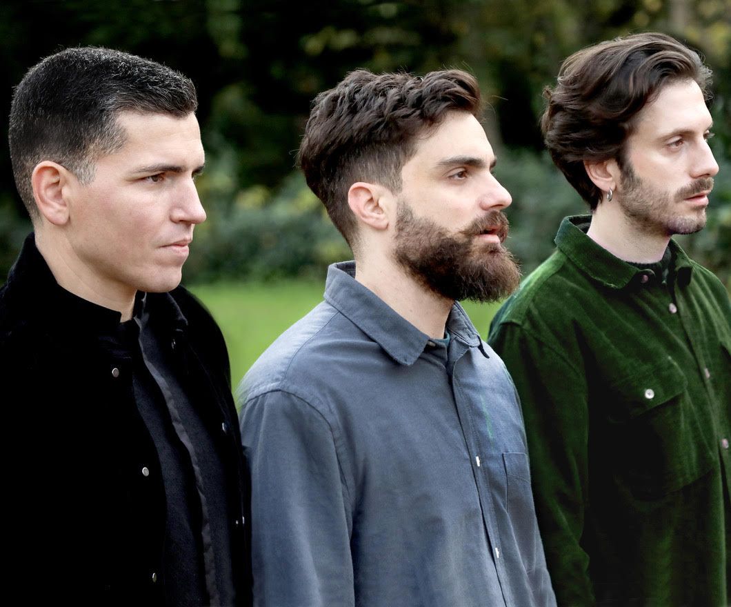 η-ιαματική-δύναμη-του-στίχου-της-λίνας-562285255