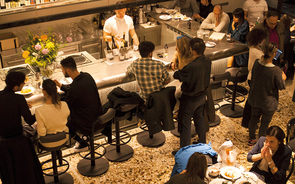 οι-ωραίες-μπουκιές-της-αθήνας-562293661