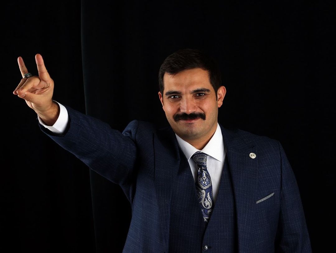 η-μυστηριώδης-δολοφονία-ενός-γκρίζου-562262440