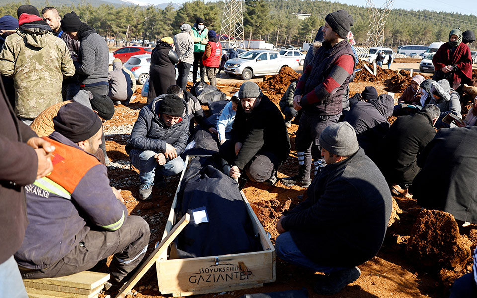 Σεισμός σε Τουρκία – Συρία: Μάχη για τον εντοπισμό των αγνοουμένων και τη στέγαση των επιζώντων-2