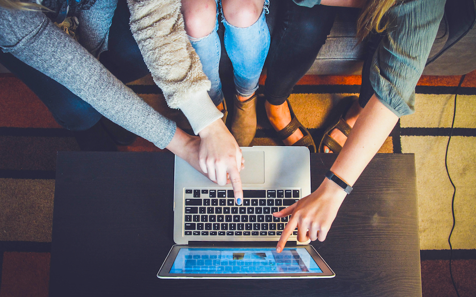 το-91-στην-ελλάδα-χρησιμοποιεί-το-διαδίκ-562266982