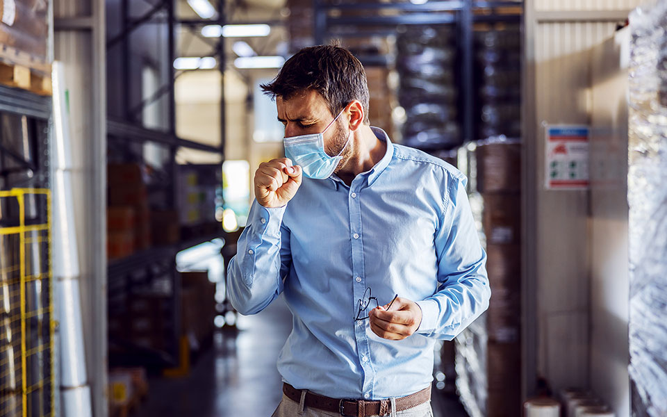 γιατί-επιμένει-τόσο-πολύ-ο-βήχας-562256740