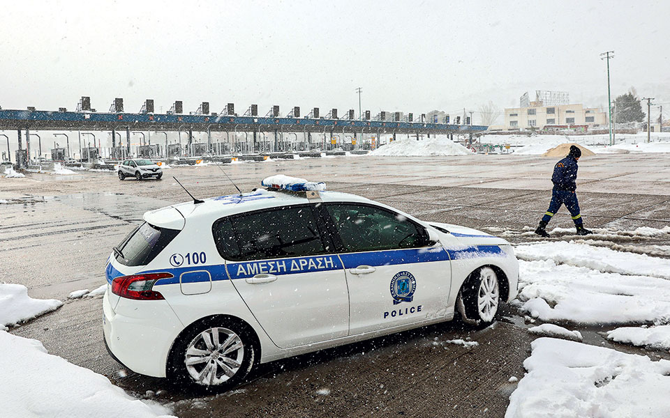Κακοκαιρία «Μπάρμπαρα»: Ο χιονιάς, οι οδηγοί και οι αλυσίδες-1