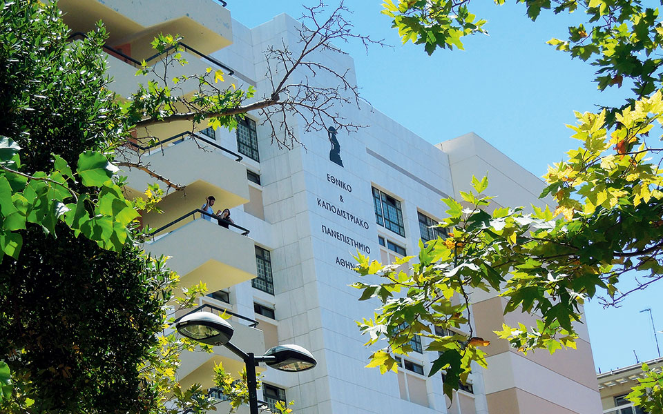 στους-δρόμους-οι-πανεπιστημιακοί-562267837