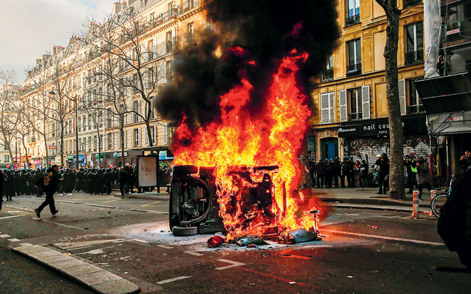 γαλλία-νέες-υποχωρήσεις-μακρόν-562276804