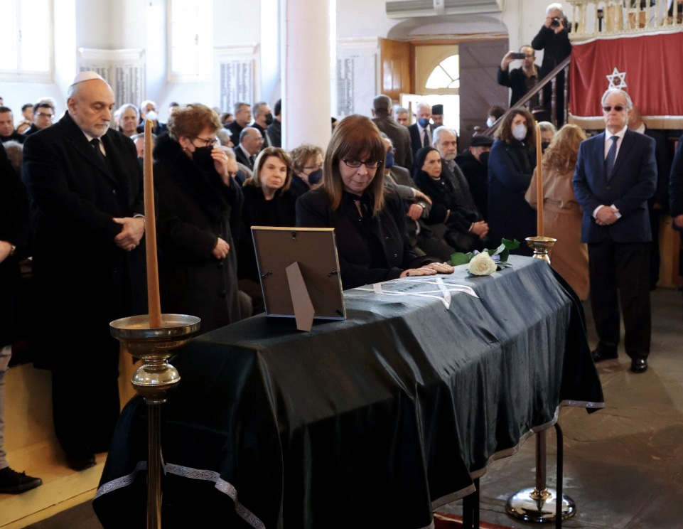 Σε κλίμα βαθιάς συντριβής το ύστατο χαίρε στον Μωυσή Ελισάφ-2