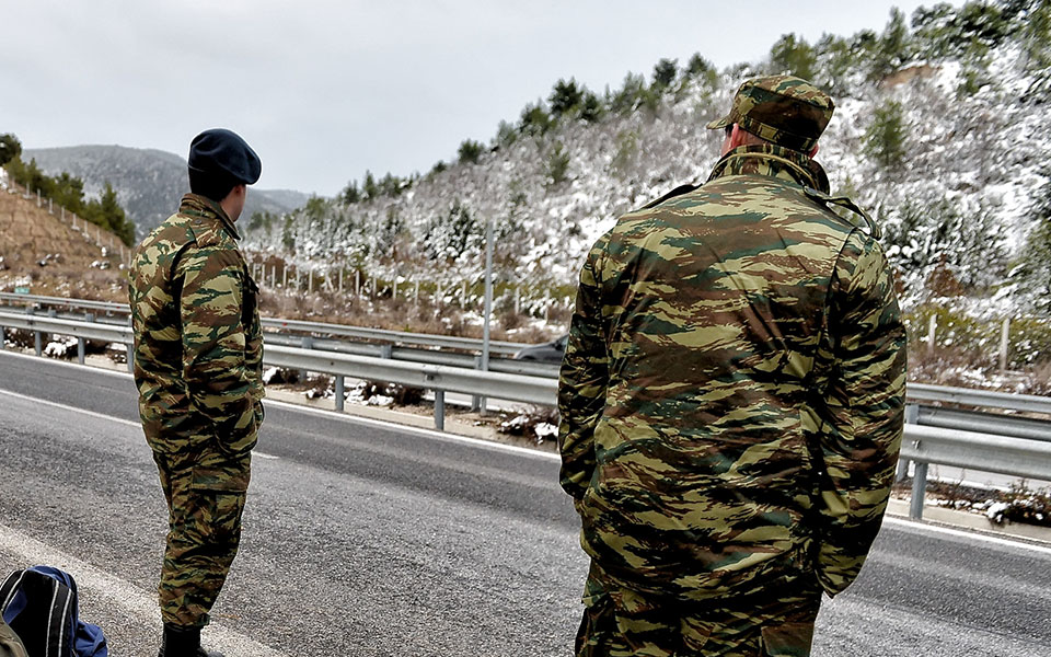 κως-χειροπέδες-σε-δύο-φαντάρους-για-εξ-562298029