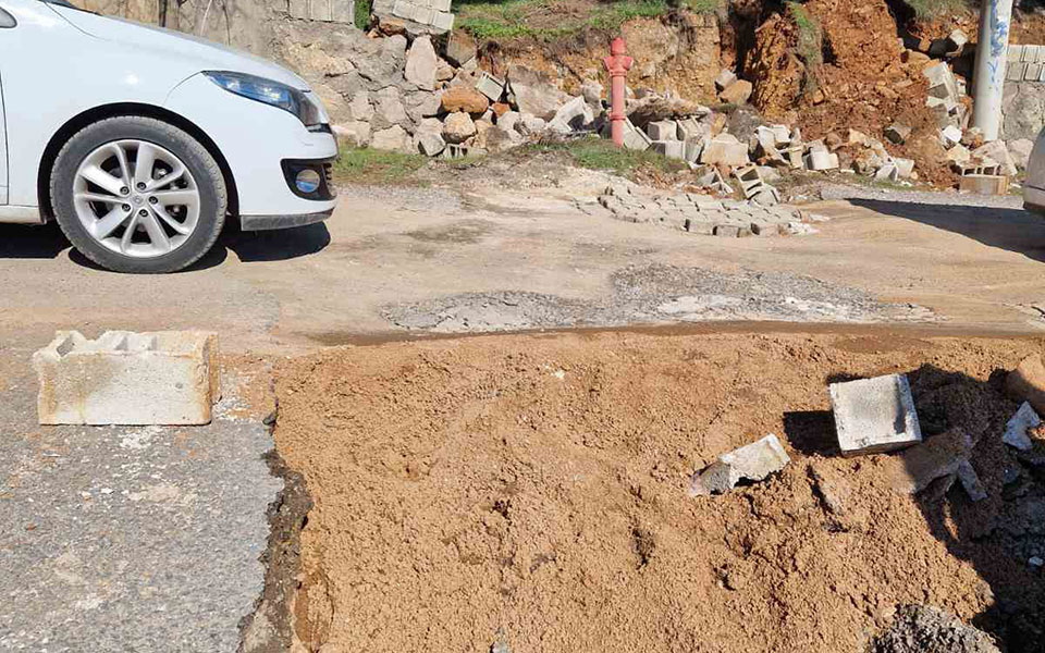 Σεισμός στην Τουρκία: Η ελληνική αποστολή εντόπισε επιφανειακή διάρρηξη του ρήγματος-2