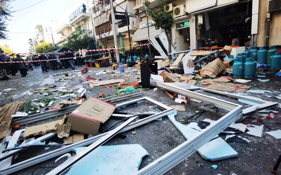 Αιγάλεω: Έκρηξη σε κατάστημα με φιάλες υγραερίου – Δύο τραυματίες-1