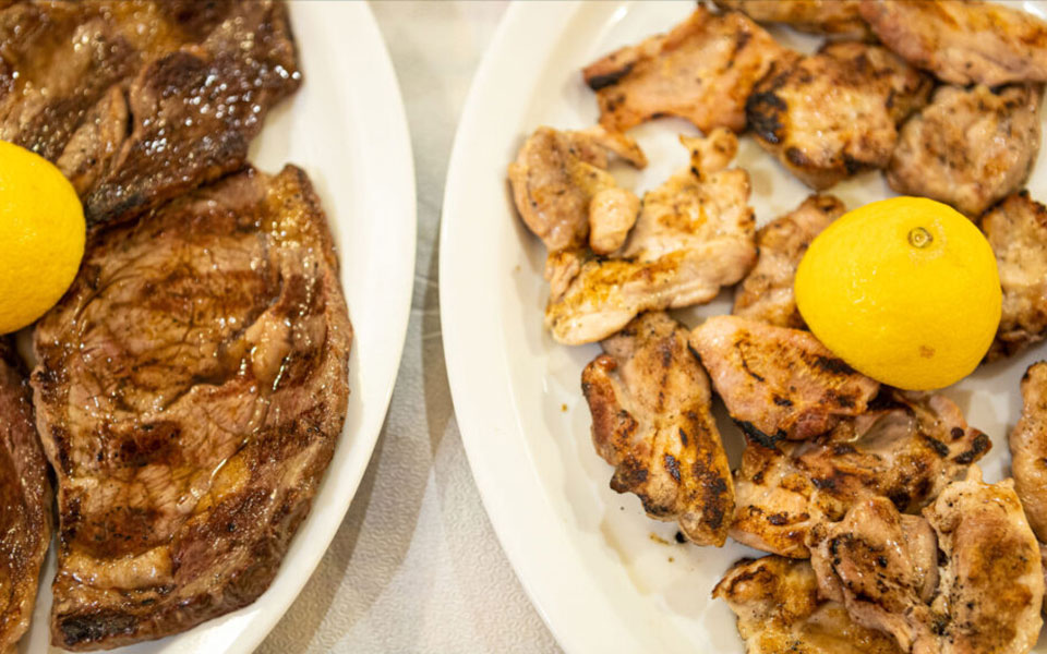 τα-φιλετάκια-εδώ-η-πορκέτα-σερβίρεται-562280515