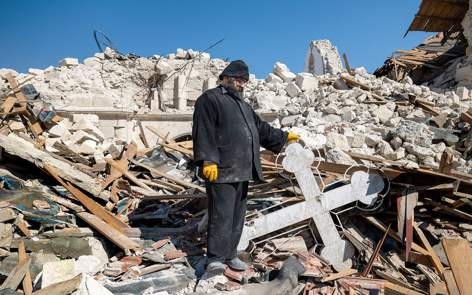 μέσα-σε-πέντε-ημέρες-έκανα-38-κηδείες-σ-562296073