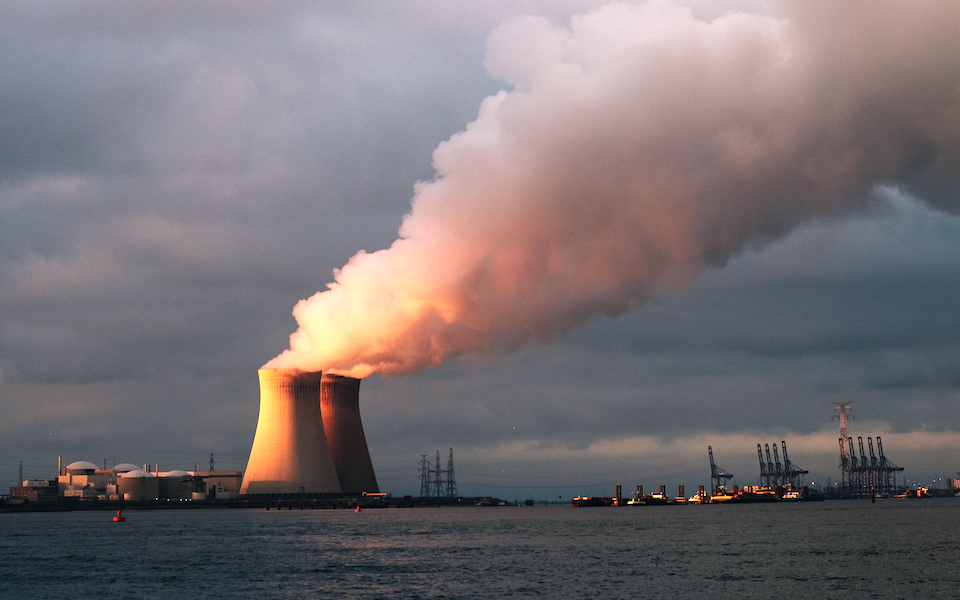 politico-η-επιθετική-πυρηνική-πολιτική-της-γ-562288114