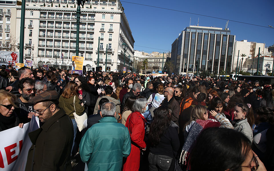 συγκέντρωση-διαμαρτυρίας-καλλιτεχνώ-562258963
