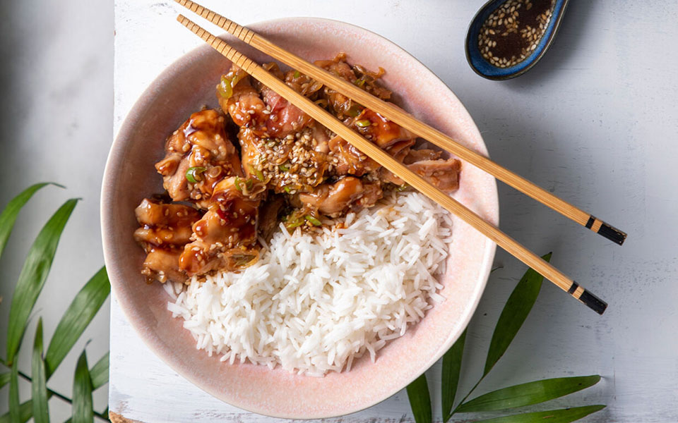 γλυκόξινο-κοτόπουλο-με-σόγια-562286320