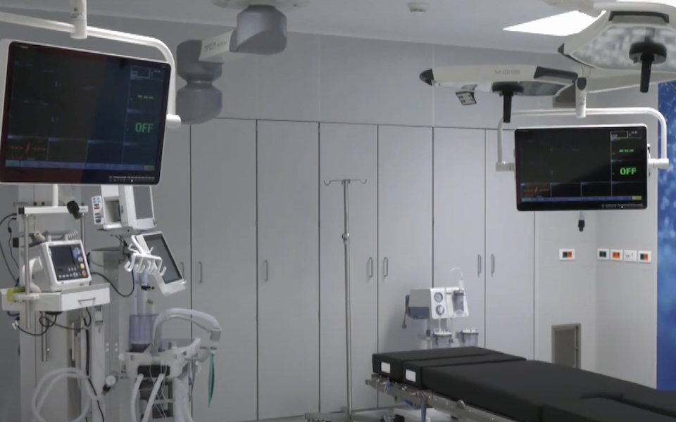 το-πρώτο-υβριδικό-ρομποτικό-χειρουργ-562290499