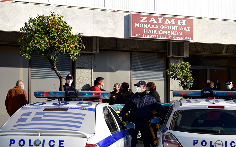 Κορυδαλλός: Ξεκίνησε η μεταφορά των ηλικιωμένων από το γηροκομείο-2