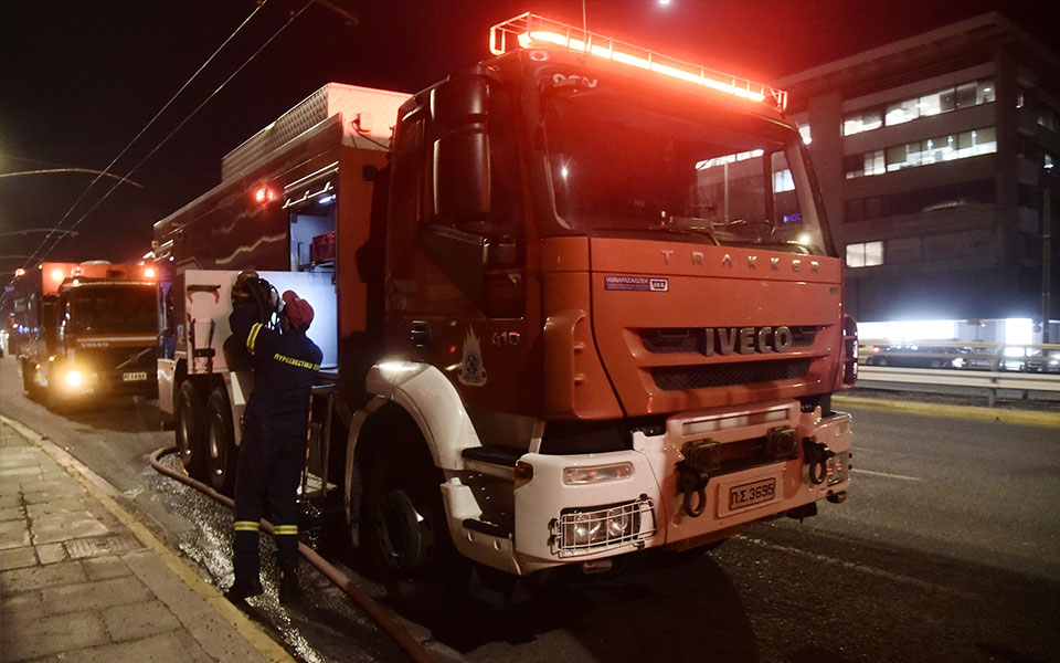 θεσσαλονίκη-στις-φλόγες-βιοτεχνία-στ-562265983