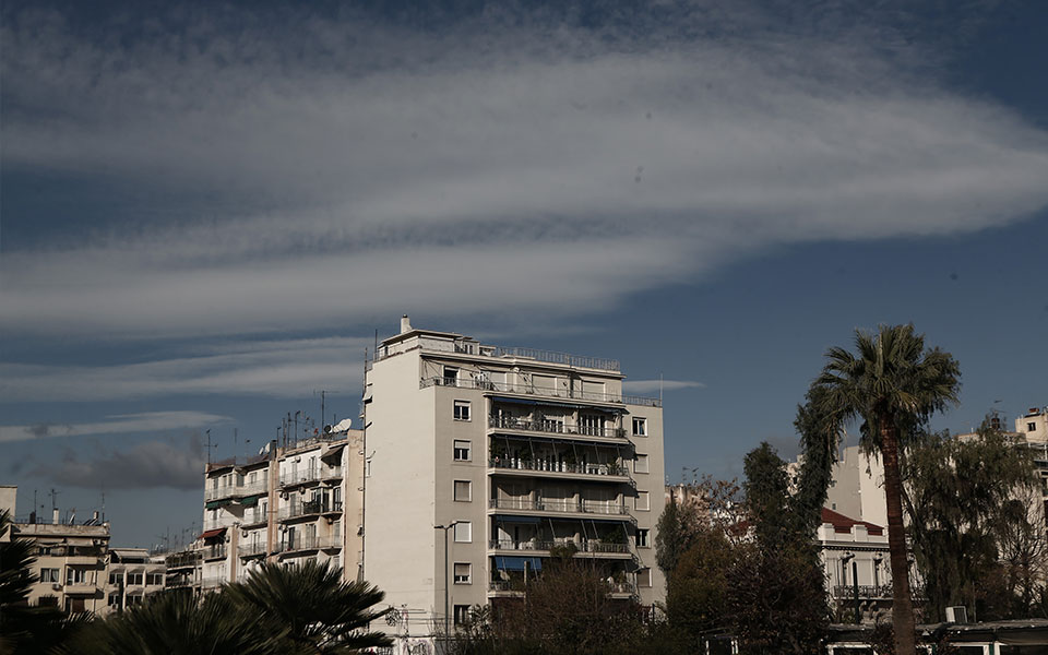 καιρός-γενικά-αίθριος-με-μικρή-άνοδο-τ-562279411