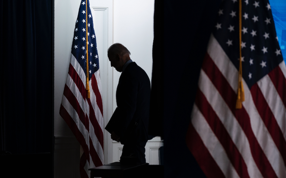 ουάσιγκτον-και-λονδίνο-επιβάλλουν-κυ-562273513