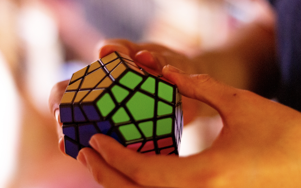 οι-πιο-πλούσιοι-δεν-είναι-και-οι-πιο-έξυ-562288504