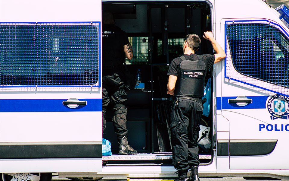 πειραιάς-απείλησαν-ηλικιωμένες-αδερ-562279519