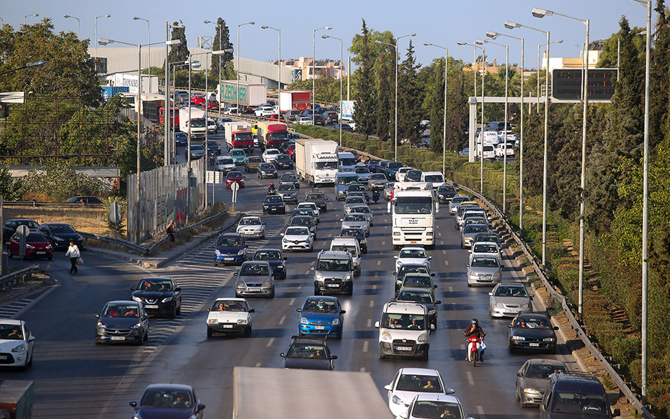 κηφισός-καραμπόλα-τριών-οχημάτων-μ-562283482