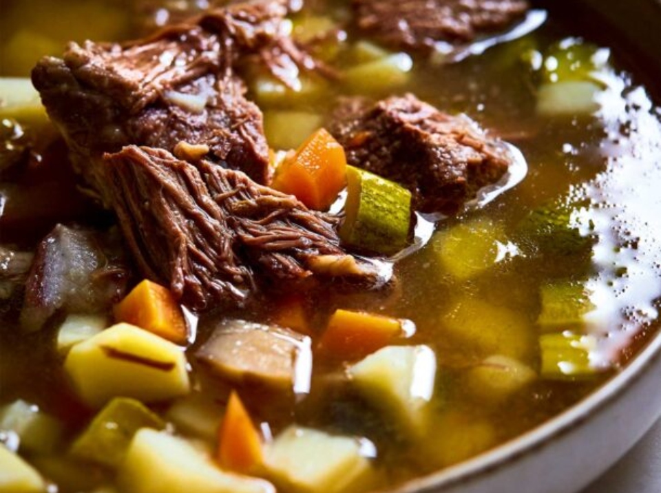 σιγομαγειρεμένη-κρεατόσουπα-με-οσομ-562256716