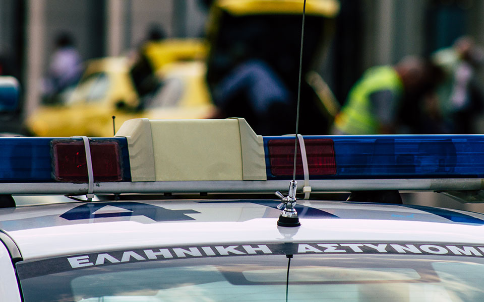 ρέθυμνο-χειροπέδες-σε-τρία-άτομα-για-κ-562297363