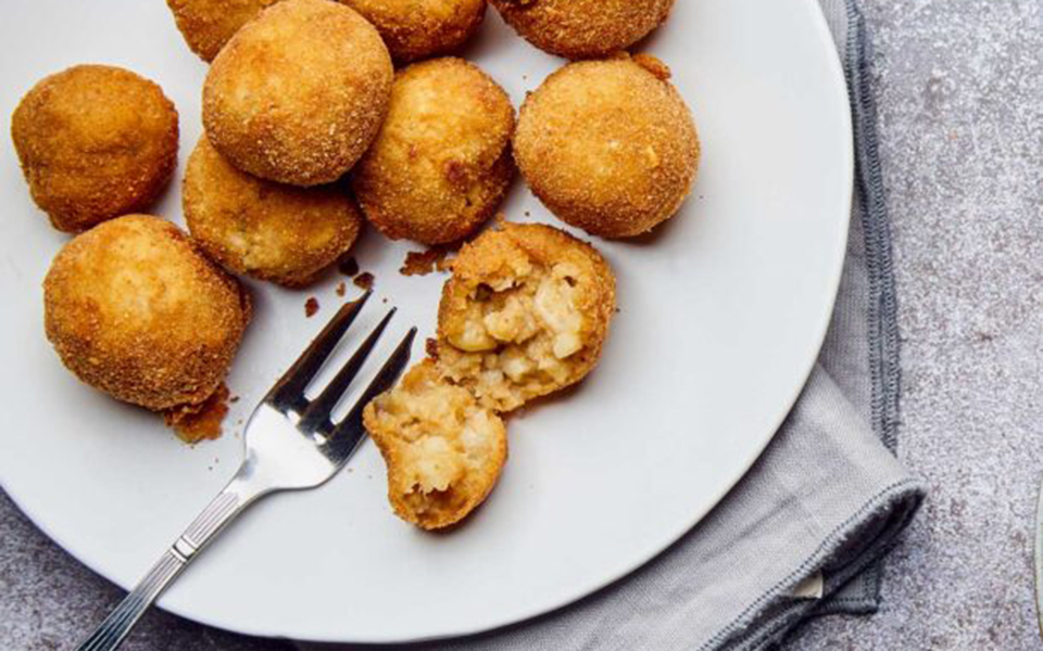 κροκέτες-κουνουπιδιού-με-κεφαλοτύρι-562263862