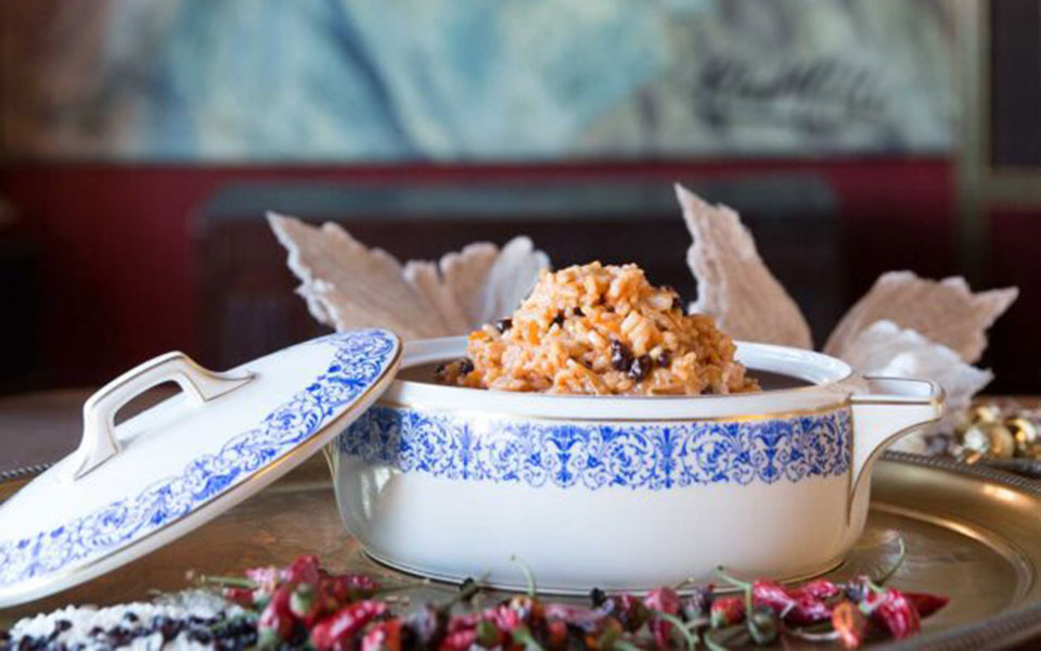 λαχανόρυζο-με-μπαχαρικά-σταφίδες-και-562275658