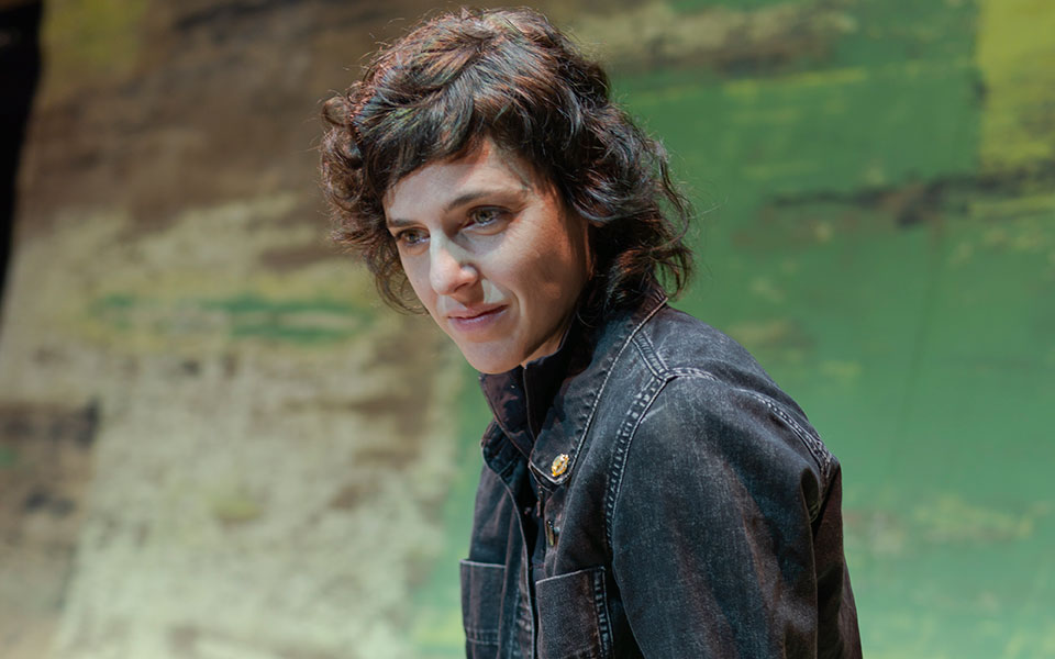 σκηνογράφος-ο-δεκαθλητής-του-θεάτρο-562266832