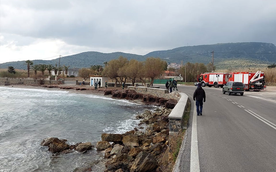 Ναυάγιο βάρκας με μετανάστες στη Λέσβο: Βίντεο από την επιχείρηση διάσωσης-1