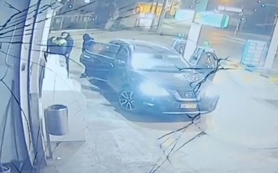 πειραιάς-ένοπλη-ληστεία-σε-βενζινάδι-562298368