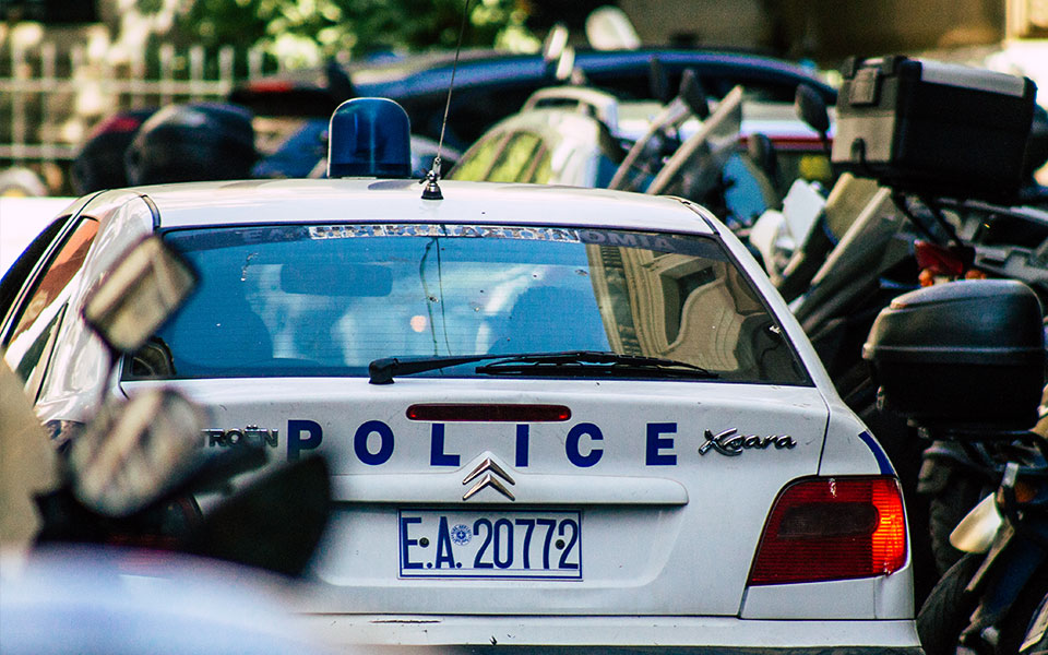 νέα-σμύρνη-ληστές-με-μαχαίρια-εισέβαλ-562266034