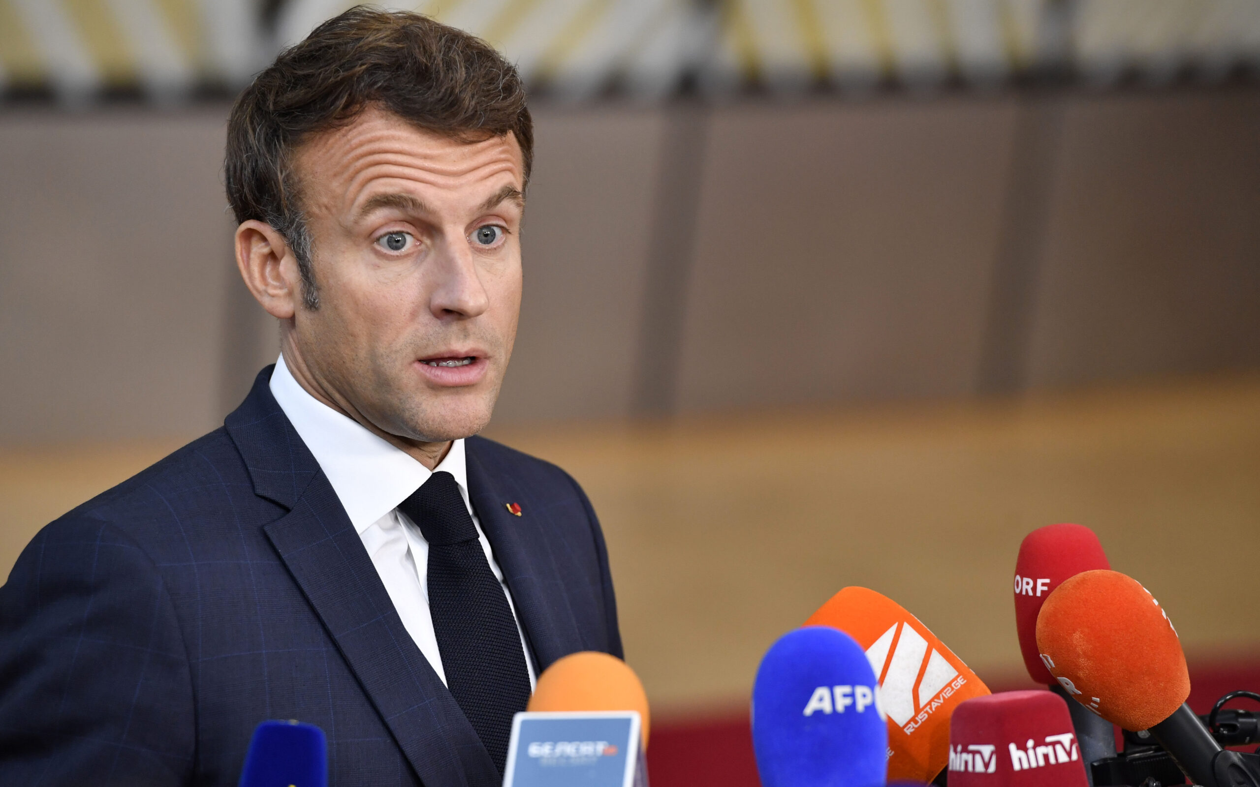 μόσχα-σε-μακρόν-μην-ξεχνάτε-τον-ναπολ-562287034