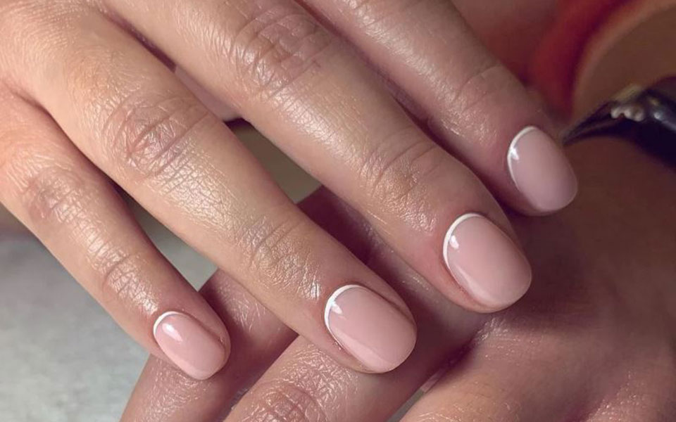 ανάποδο-γαλλικό-το-νέο-μανικιούρ-της-ά-562290199