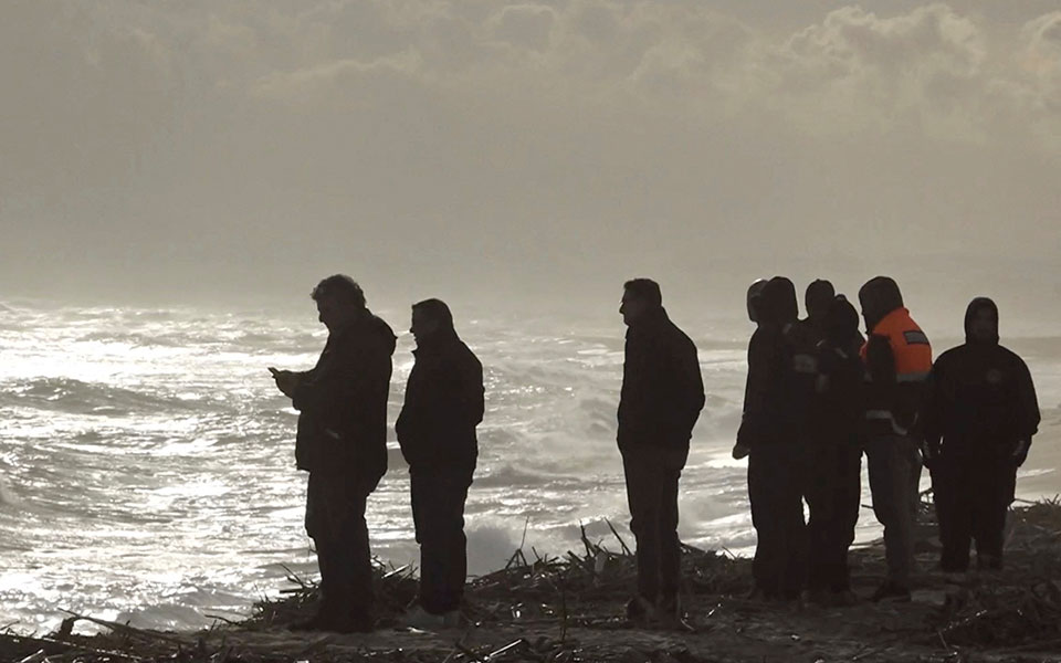 ναυάγιο-στην-καλαβρία-στους-64-οι-νεκρο-562298605