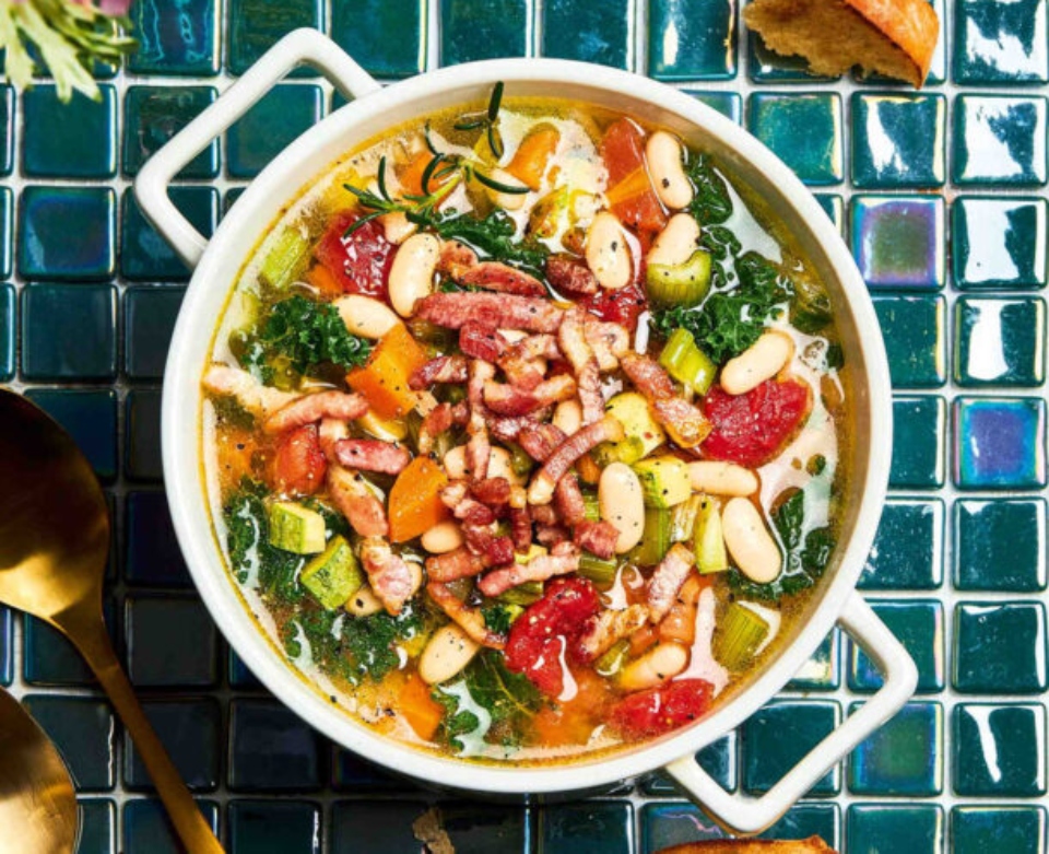 μινεστρόνε-η-ιταλική-φασολάδα-λίγο-δι-562258546