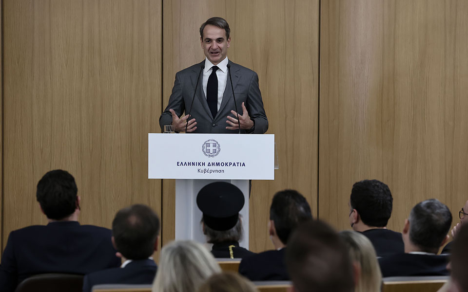 μητσοτάκης-σε-υγειονομικούς-η-υγεία-κ-562292128