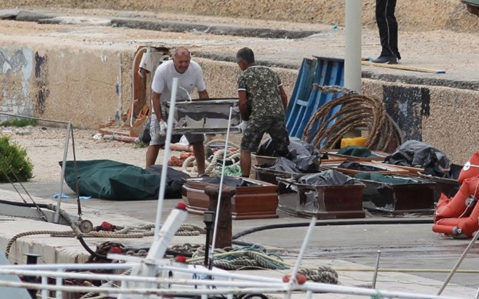 ναυάγιο-στην-καλαβρία-στους-59-οι-νεκρο-562297741