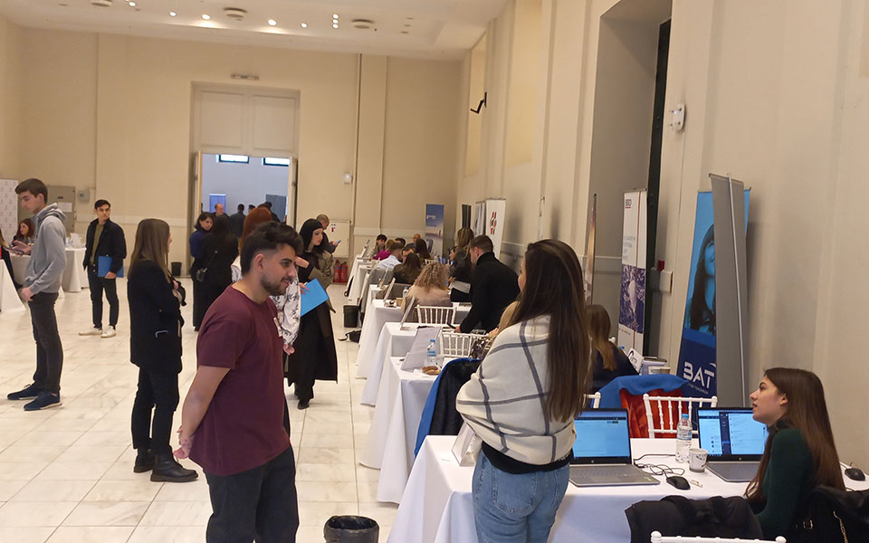 Μια γέφυρα ανάμεσα στους φοιτητές και την αγορά εργασίας-2