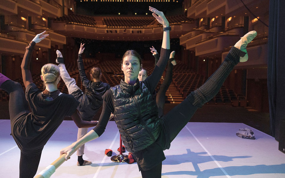 κατεβαίνουμε-από-τη-σκηνή-όταν-χτυπο-562286386