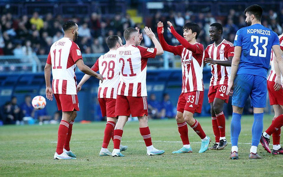 super-league-πέρασε-άνετα-από-τη-λαμία-ο-ολυμπιακ-562287187