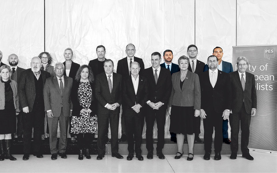 to-εκκρεμές-του-τσίπρα-με-το-πασοκ-562274674